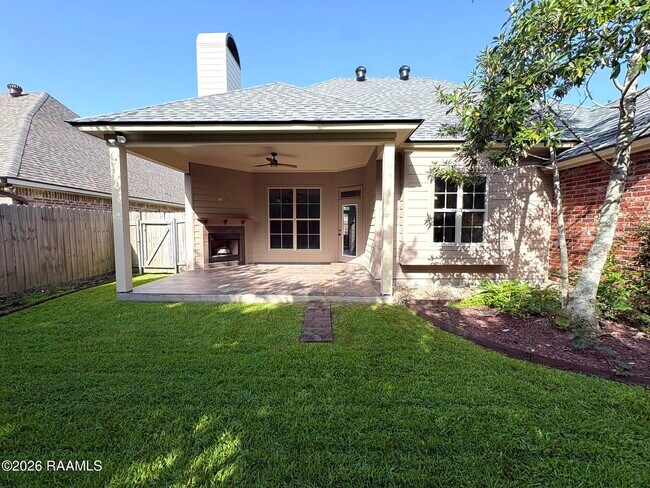 Building Photo - 120 Mirada Ln