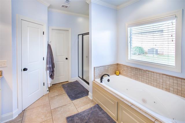 Building Photo - 109 Runner's Way