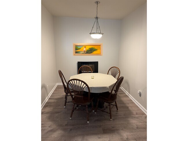 Building Photo - 270 Riverbend Dr