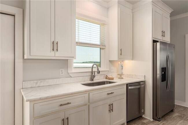 Building Photo - 1913 Cadillac Ave