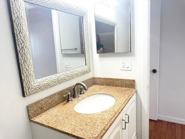 Building Photo - 3808 Inlet Cir