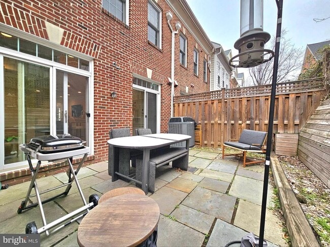 Building Photo - 315 Hearthstone Mews