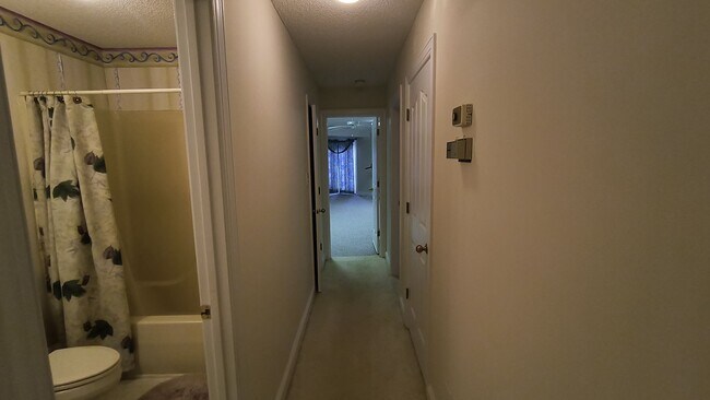 Building Photo - 423 Brightwood Dr