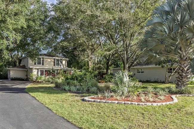 Primary Photo - BEAUTIFUL Fully Fenced in Home For Rent in...