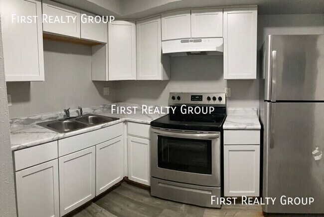 Building Photo - 305 N Broadway-#7