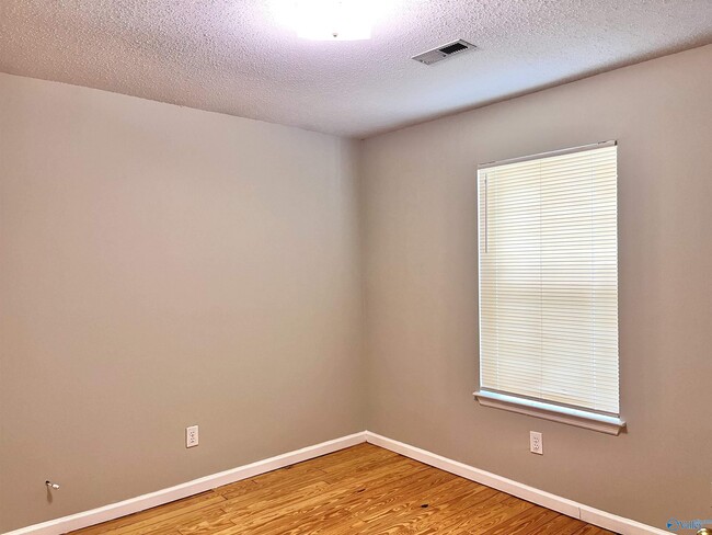 Building Photo - 232 Mountain Creek Dr
