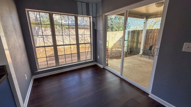 Building Photo - Newly Renovated 2 Bedroom, 2 Bathroom Home