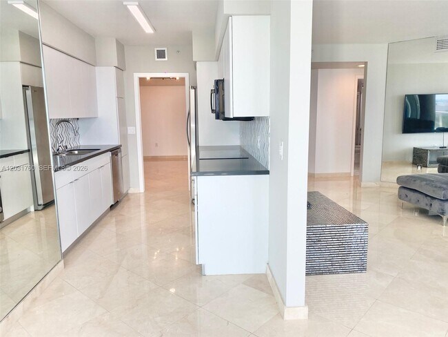 Building Photo - 16400 Collins Ave