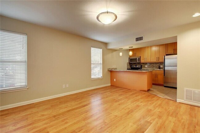 Primary Photo - 7685 Northcross Dr