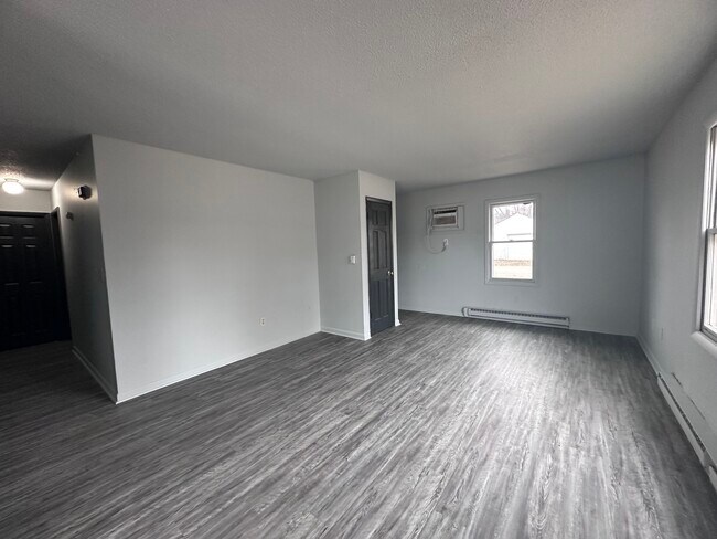 Building Photo - 202-B California-