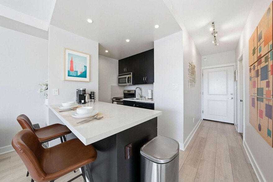 Building Photo - 899 Pine St