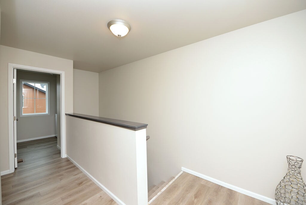 Building Photo - 703 10th Ave N
