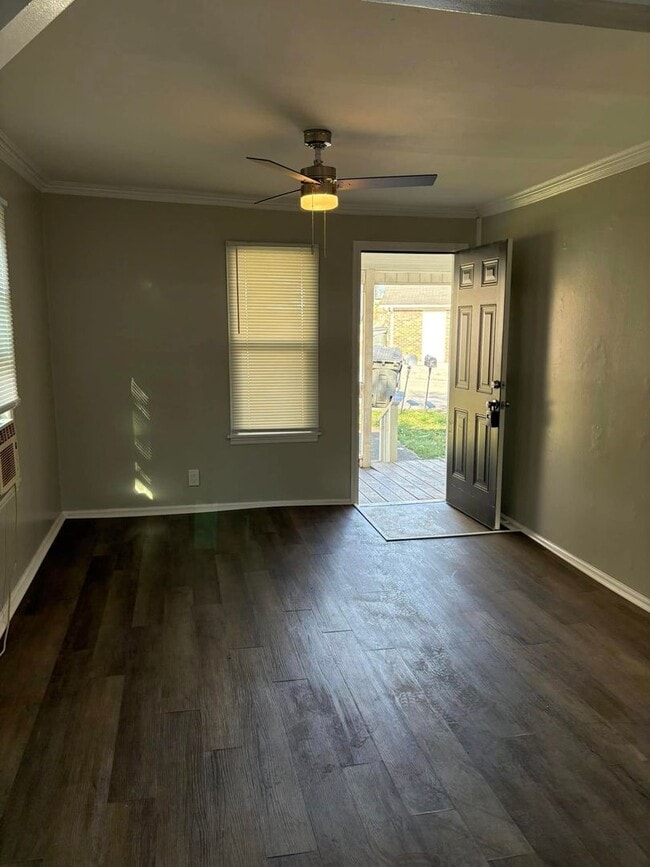 Building Photo - AVAILABLE NOW at a Good Price. 1 Bed 1 Bath FOR LEASE in Columbia. $700 Rent.