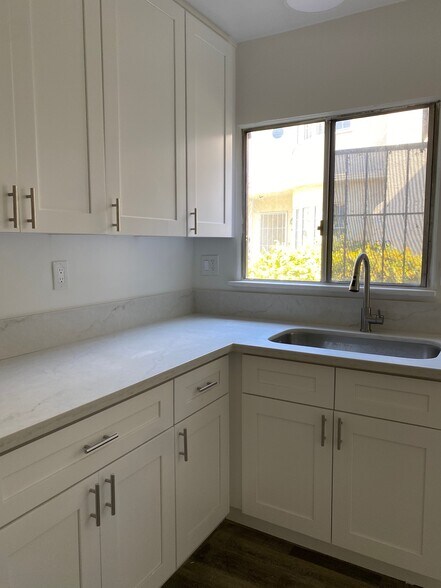 Building Photo - 1722 S Redondo Blvd