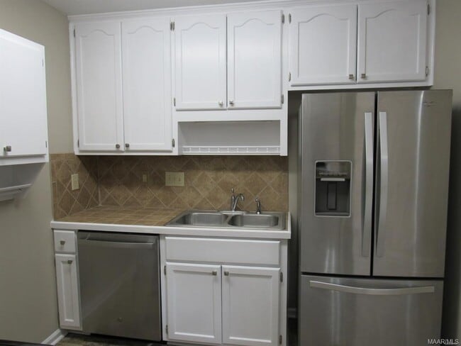 Building Photo - 6269 Bell Gables