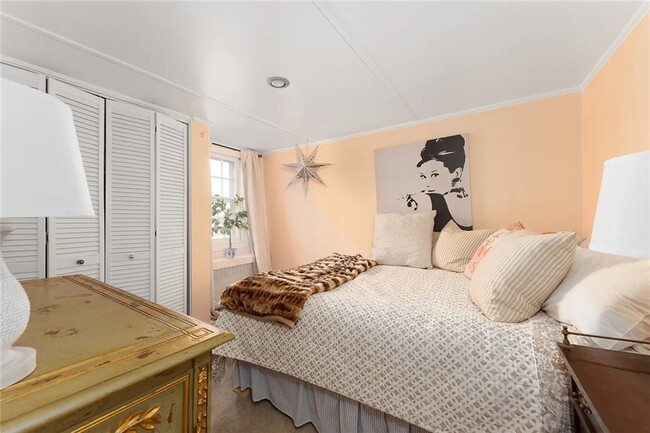 Building Photo - 115 John St