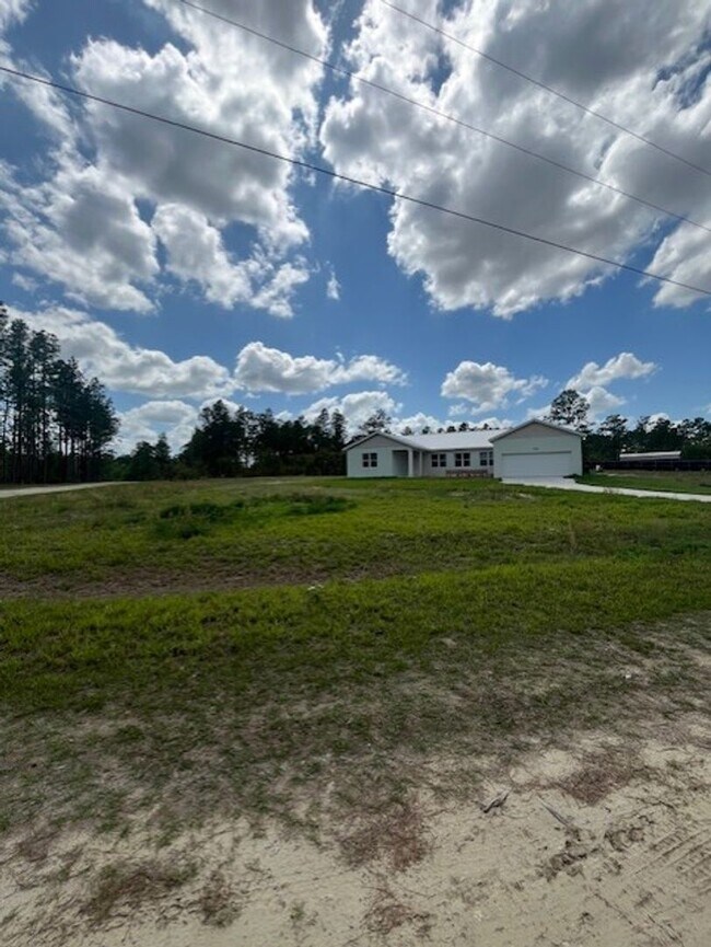 Building Photo - Gorgeous Fully Furnished 4BR/3BA Home – Id...
