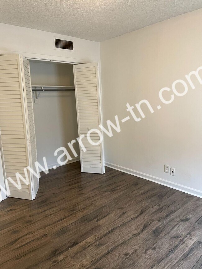 Building Photo - Awesome 2 Bedroom Condo Near the River!