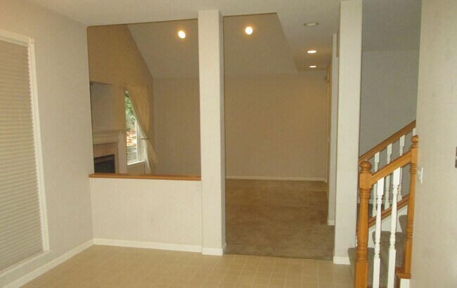 Building Photo - *PENDING APP**$250 Move In Special**Beautiful 3 Bed 3 Bath Home in Gig Harbor