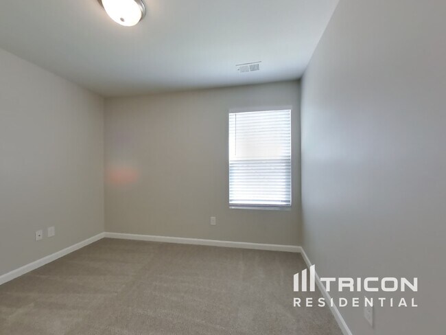 Building Photo - 405 Robin Hill Ln