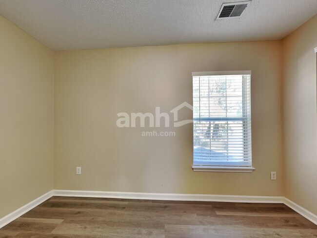 Building Photo - 14 Hidden Lakes Ln