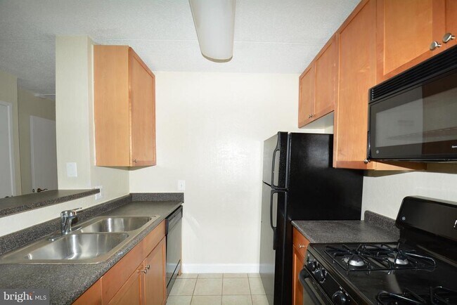 Building Photo - 75 S Reynolds St