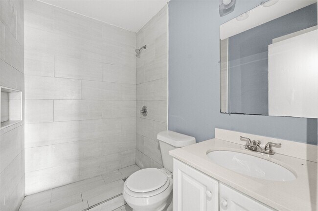 Building Photo - 209 Hyta St