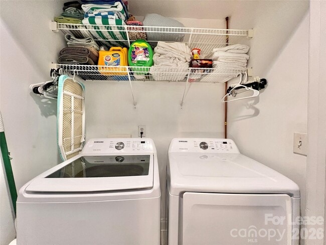 Building Photo - 833 W 4th St