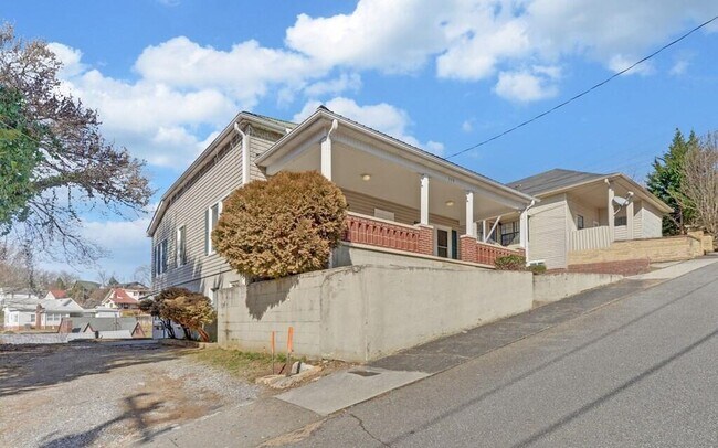 Building Photo - 113 Prospect St