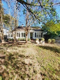 Building Photo - Beautiful Spacious 4 BD Home and 1 BD Back House with Pool!! Right Across Rhodes College, Perfect...