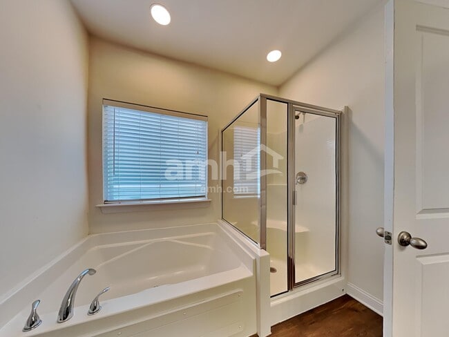 Building Photo - 423 Sablewood Dr