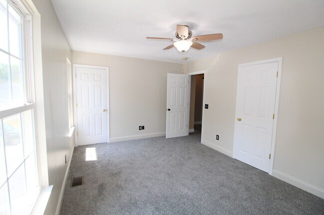 Building Photo - 2 bedroom 2.5 bathroom townhome for rent! ...