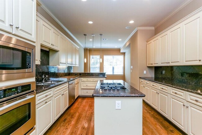 Building Photo - Stylish 3-Bedroom Home in Prime Houston Location!