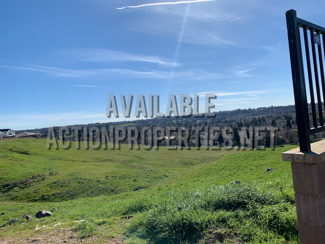 Building Photo - Solar - Whitney Ranch Brand New Home! 3Bed...