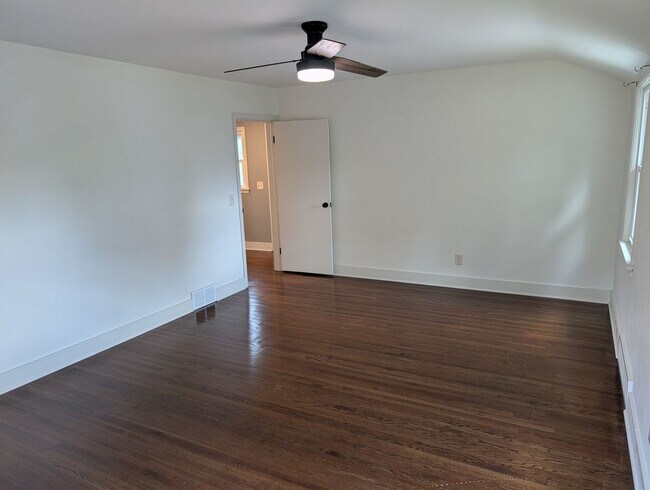 Building Photo - 111 Eastmoreland Dr