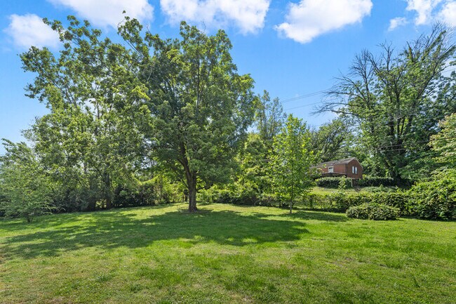Building Photo - 2219 Dearborn Dr