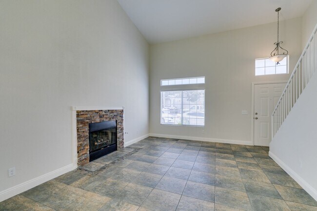 Building Photo - Modern 2 Bed, 2.5 Bath Henderson Townhome