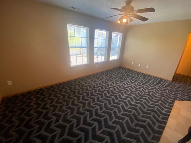 Building Photo - 3044 SW Sharmin Ln