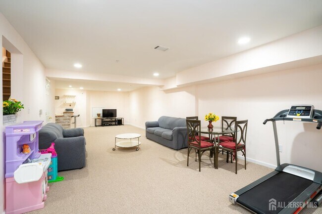 Building Photo - 908 Blossom Cir