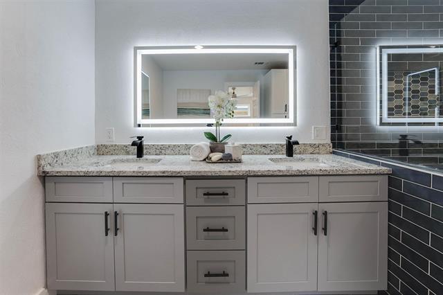 Building Photo - 9962 Larchbrook Dr