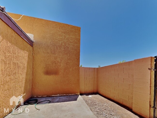 Building Photo - 1864 E Kirkland Ln