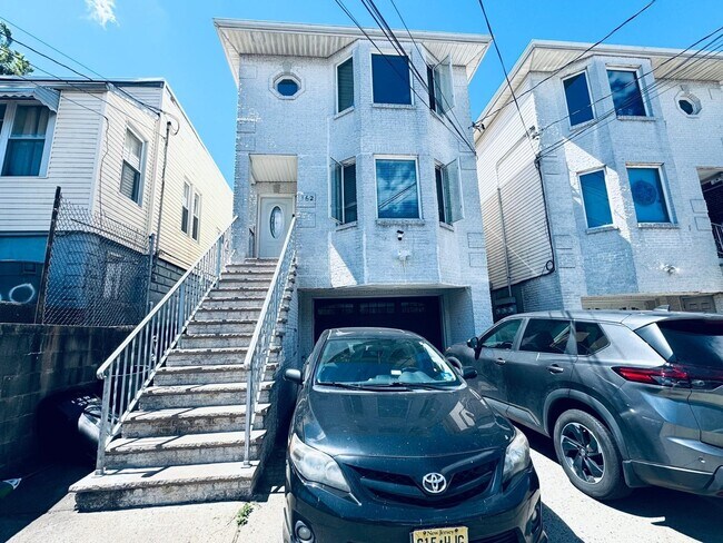 Building Photo - 162 W 53rd St