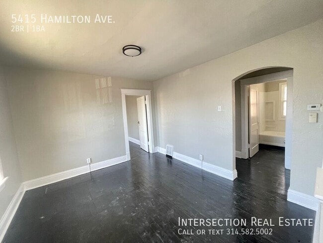 Building Photo - Spacious 2 Bed/1Bath w/Updated Kitchen