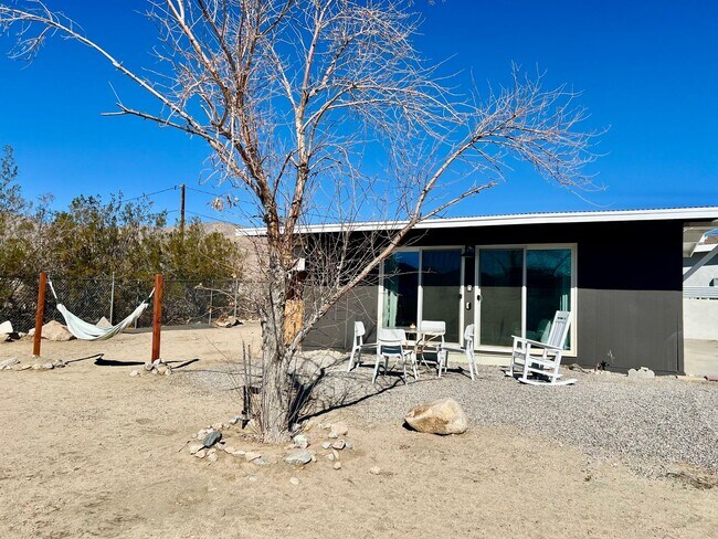 Building Photo - Private Casita with views
