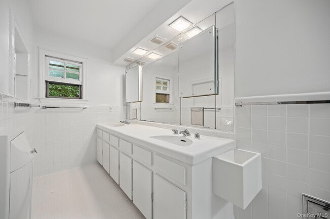 Building Photo - 98 Brookby Rd