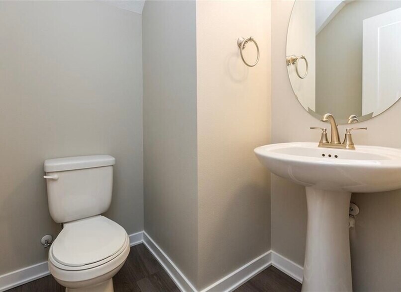 Main floor half bath - 9614 Turnpoint Dr