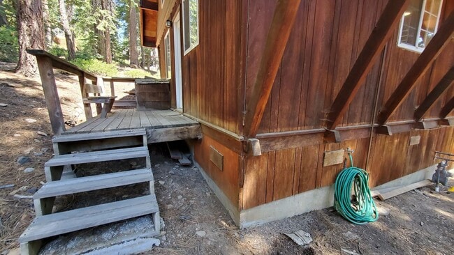 Building Photo - LONG-TERM RENTAL: Great Cedar Flat Home wi...