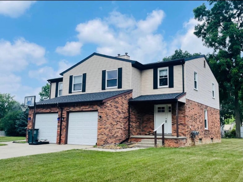 Building Photo - 116 Regents Blvd