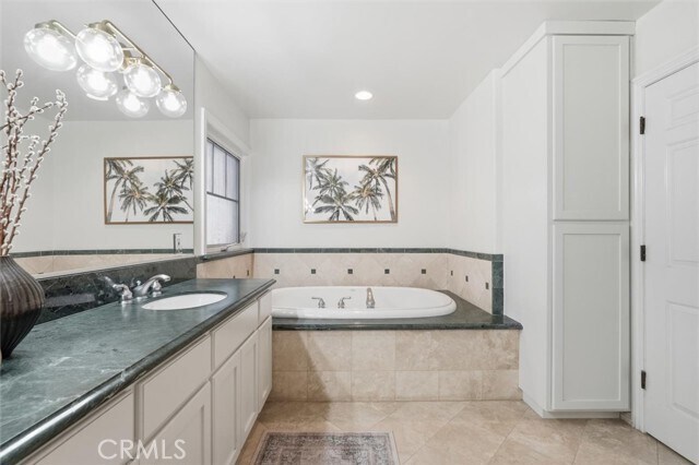 Building Photo - 1738 Manhattan Ave