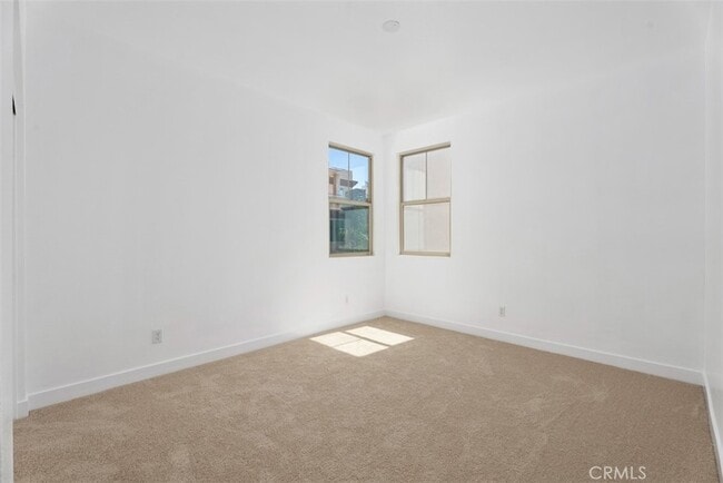 Building Photo - 123 Interval